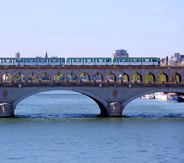 accès très rapide depuis le centre de paris par la ligne 14