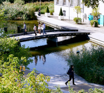 Balade à travers le parc de Bercy afin de vous rendre à votre hébergement proche des Salons de ,l'Aveyron